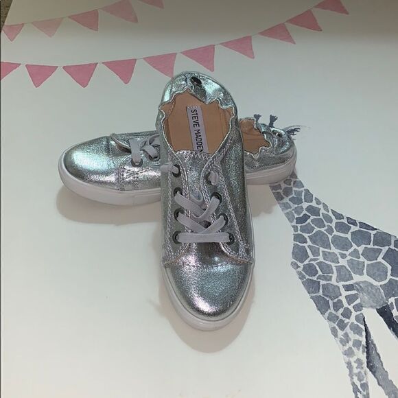 Steve Madden silver shiny sneakers 7M - Picture 1 of 5